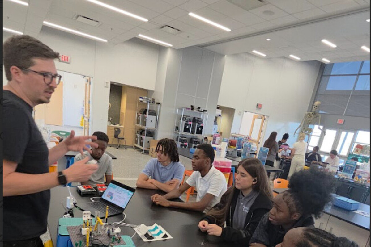 Instructor demonstrating SAM Labs robotics to engaged students